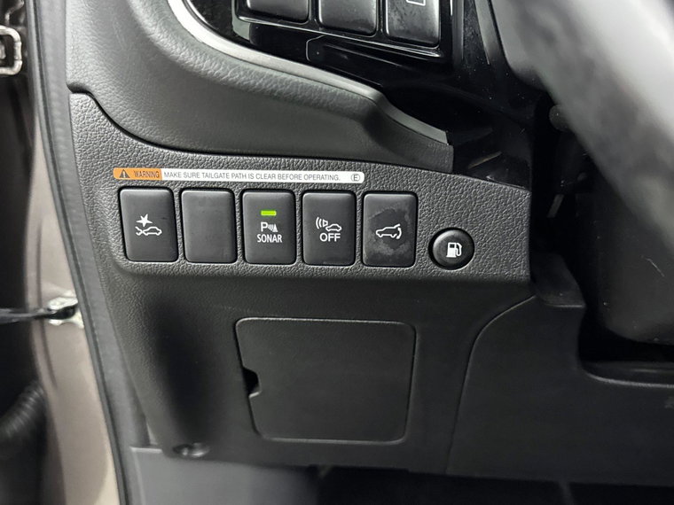 Vehicle Image 25