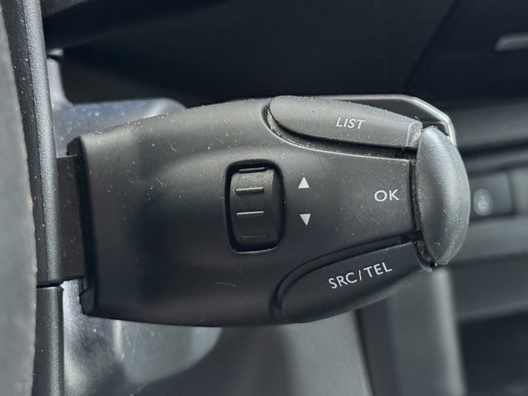 Vehicle Image 28
