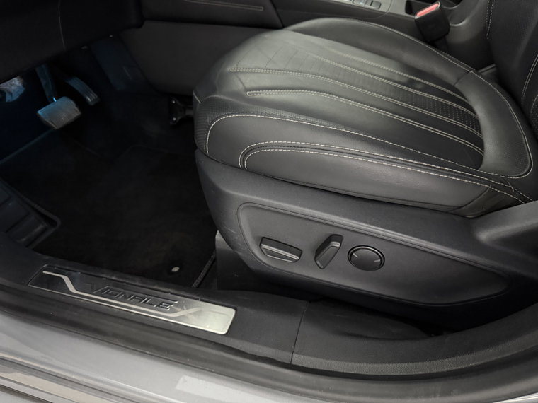 Vehicle Image 33