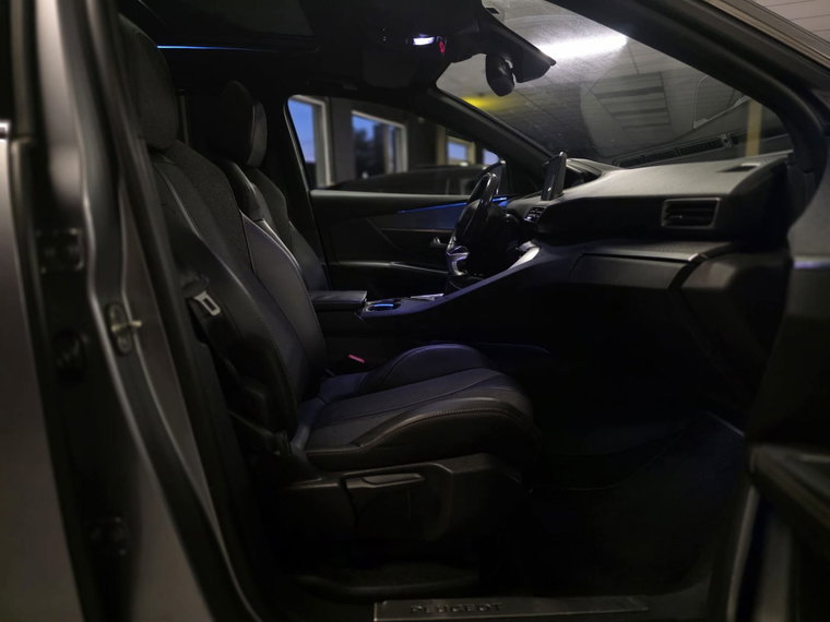 Vehicle Image 32