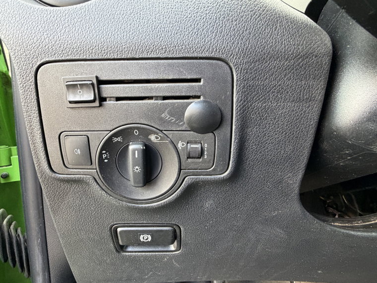 Vehicle Image 32