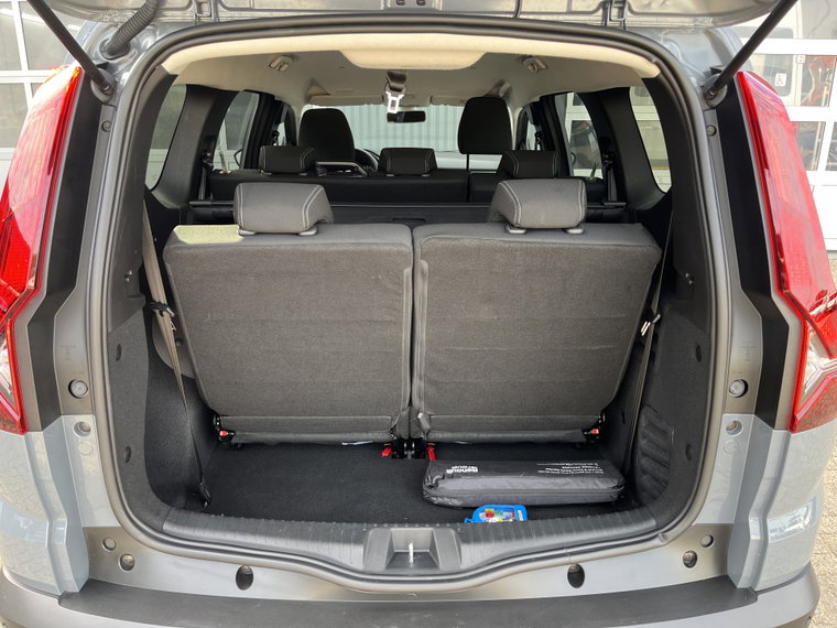 Vehicle Image 16