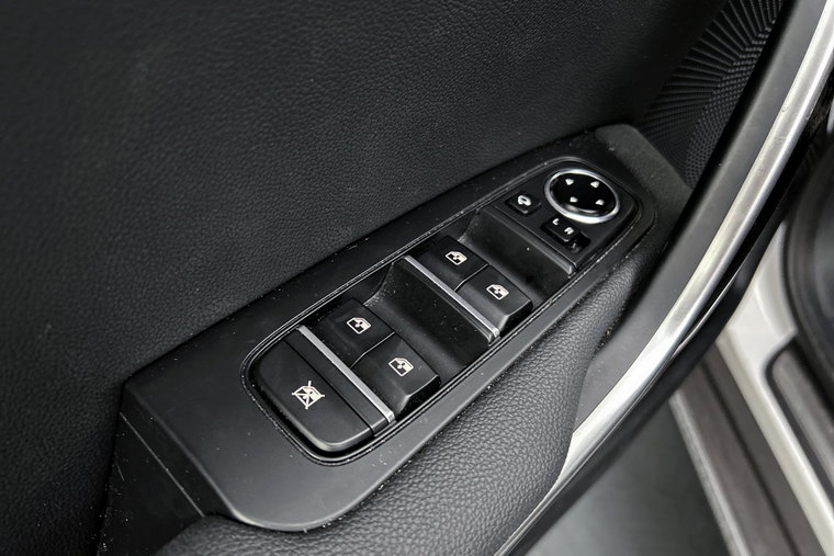 Vehicle Image 19