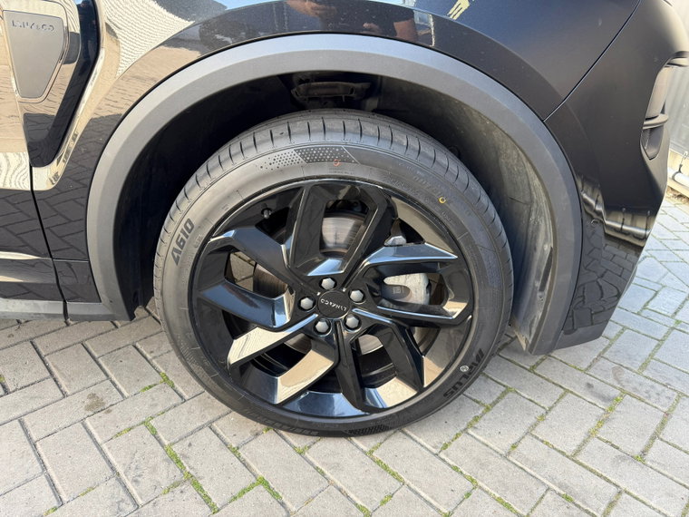 Vehicle Image 12
