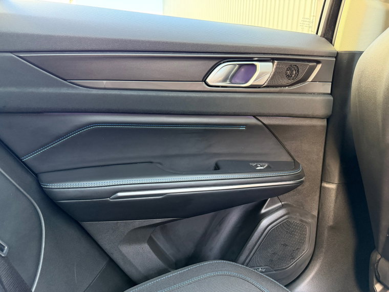 Vehicle Image 24