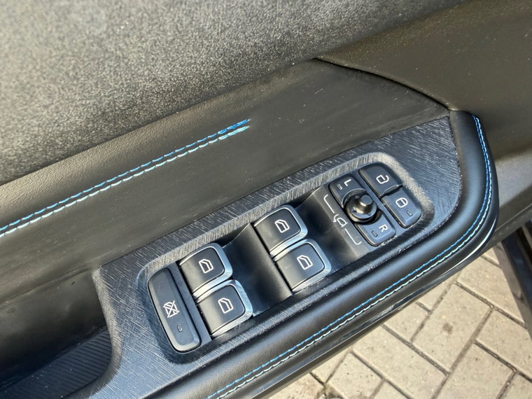 Vehicle Image 28