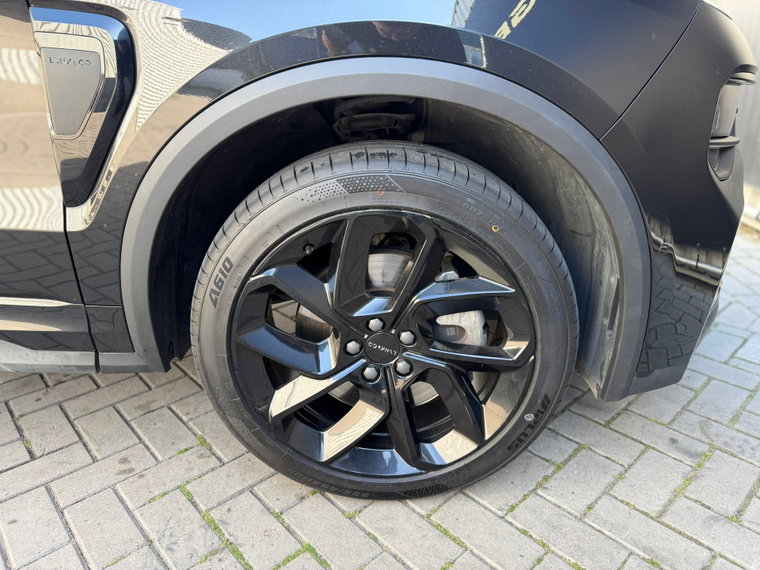 Vehicle Image 8