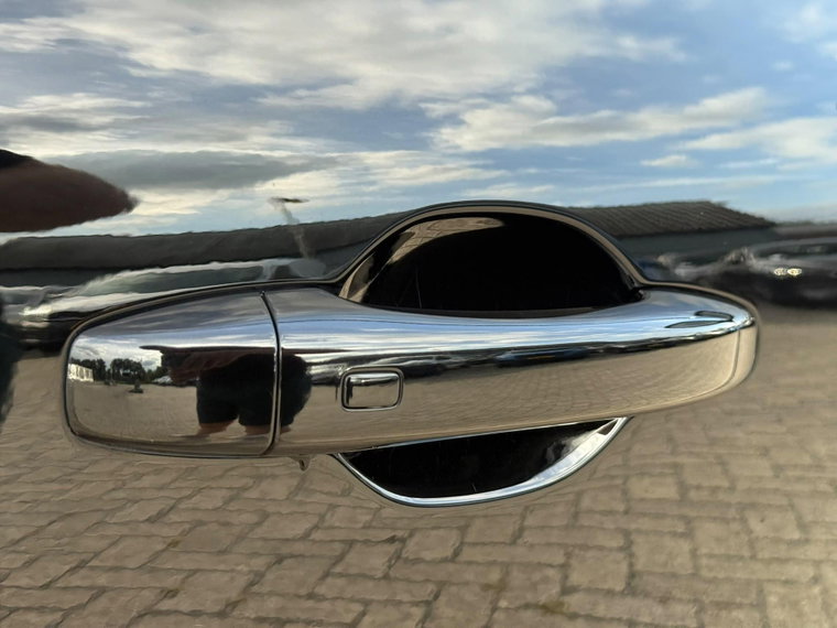 Vehicle Image 24