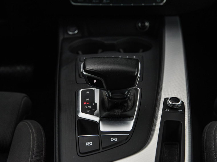 Vehicle Image 25