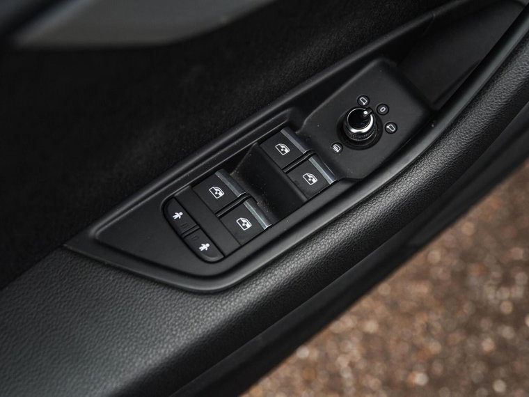 Vehicle Image 38