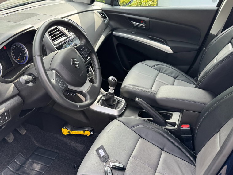 Vehicle Image 16