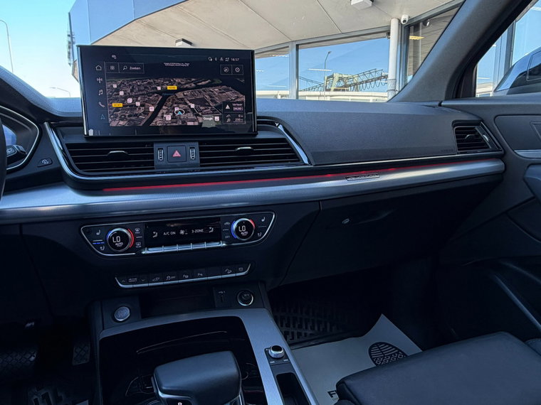Vehicle Image 25