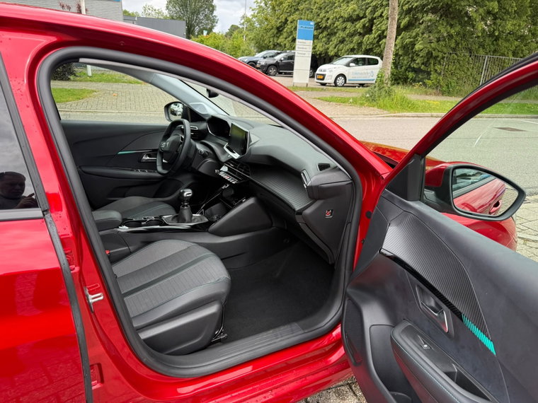 Vehicle Image 13