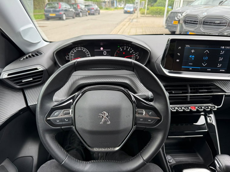 Vehicle Image 17