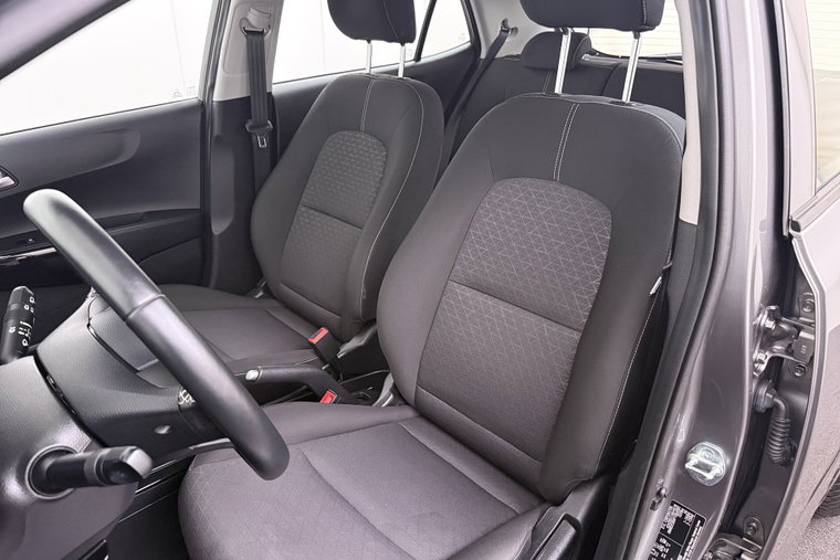 Vehicle Image 9
