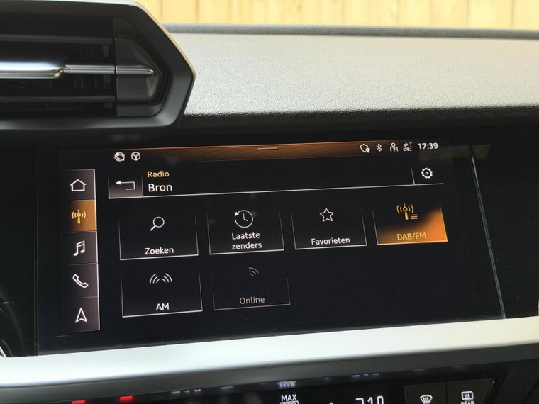 Vehicle Image 17