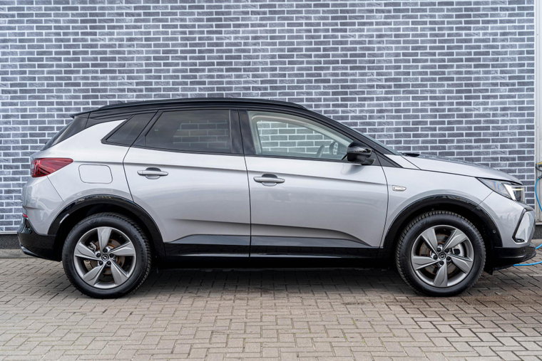 Vehicle Image 16