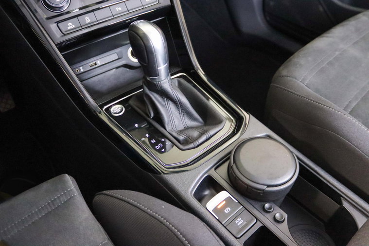Vehicle Image 23