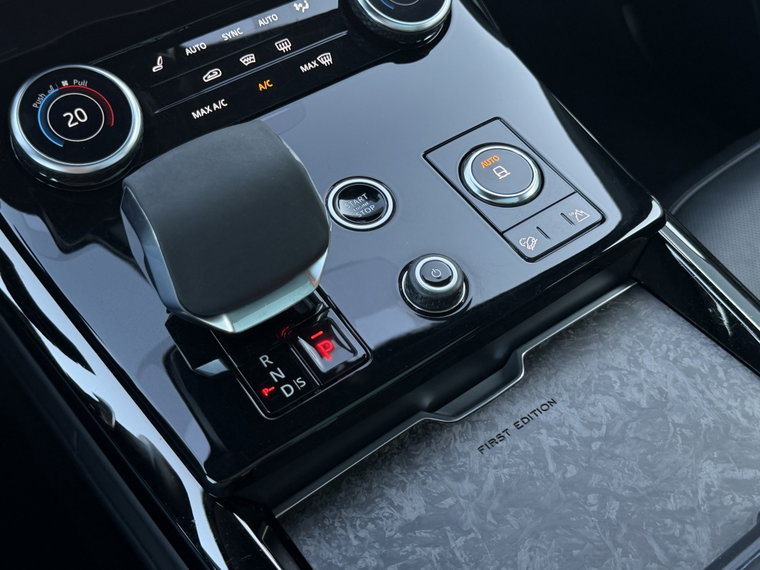 Vehicle Image 32