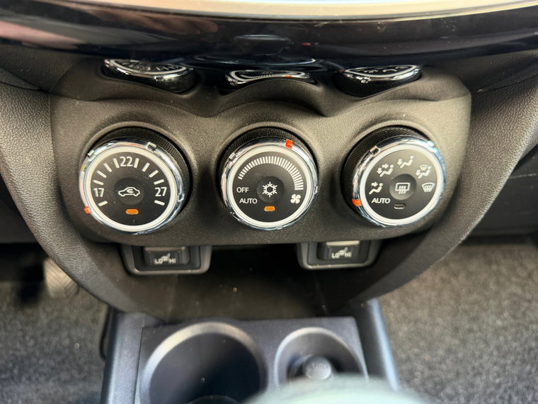 Vehicle Image 26