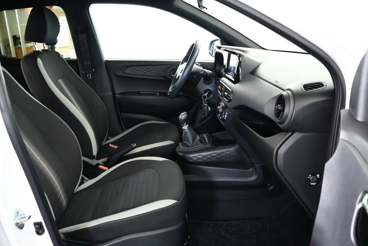 Vehicle Image 11