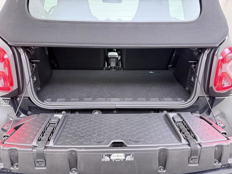 Vehicle Image 17