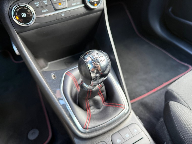 Vehicle Image 35