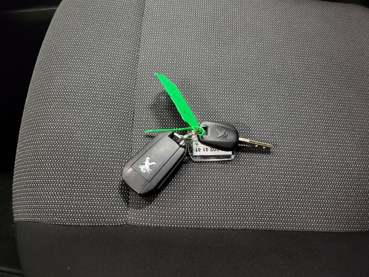 Vehicle Image 16