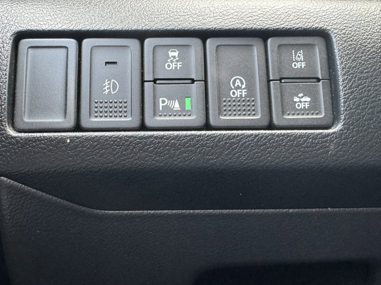 Vehicle Image 25