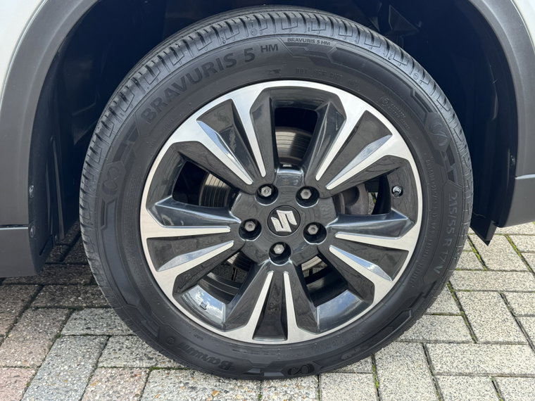 Vehicle Image 32