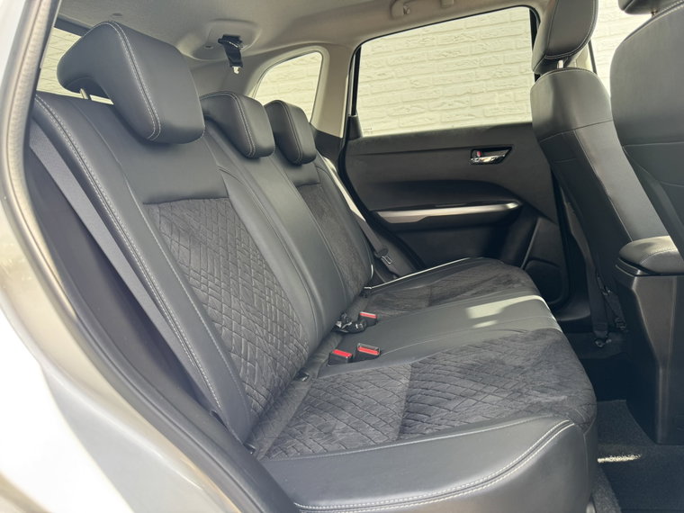 Vehicle Image 35