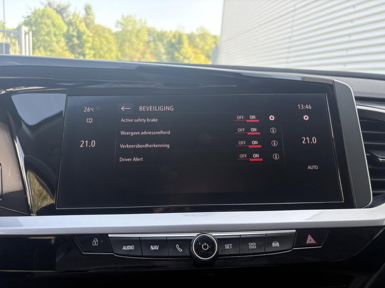 Vehicle Image 38