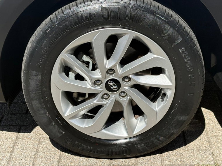 Vehicle Image 17