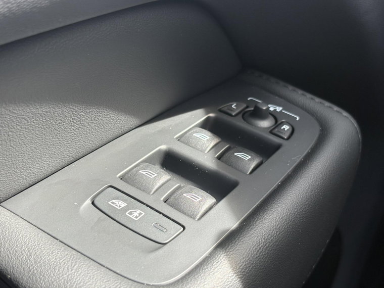 Vehicle Image 26