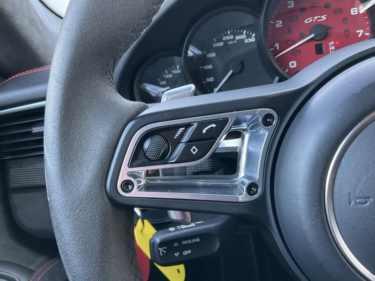 Vehicle Image 32