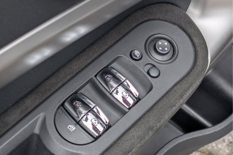 Vehicle Image 22