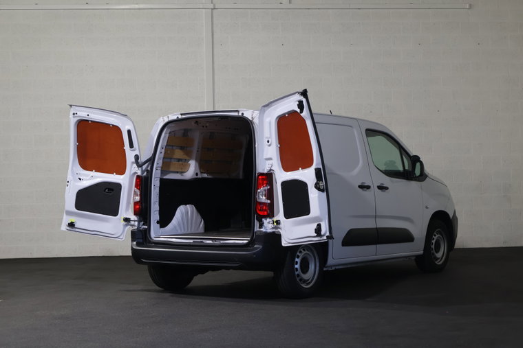 Vehicle Image 12