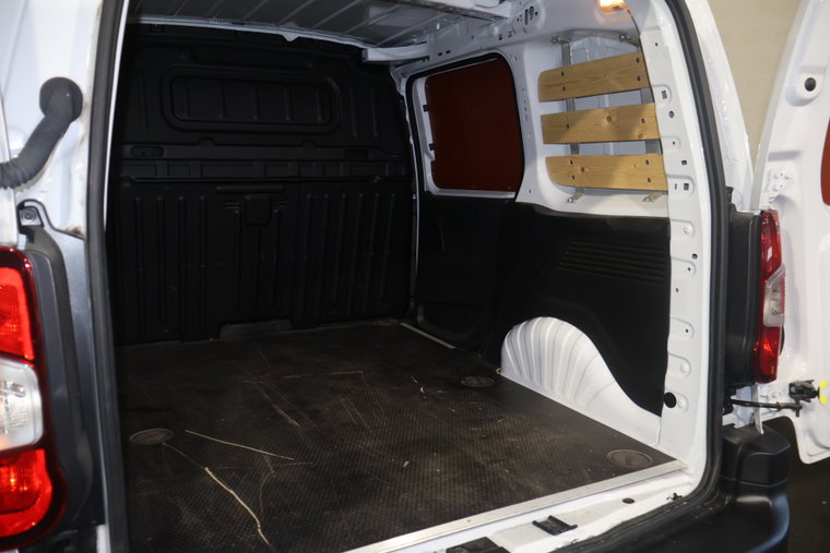 Vehicle Image 13
