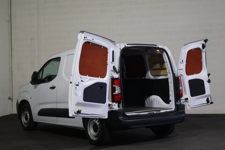 Vehicle Image 10