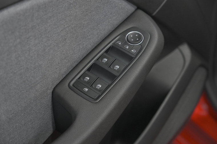 Vehicle Image 24