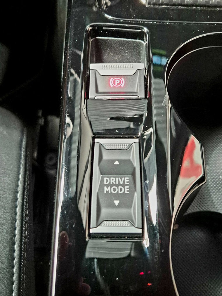 Vehicle Image 32