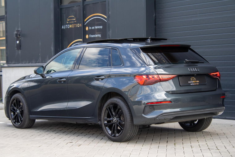Vehicle Image 21