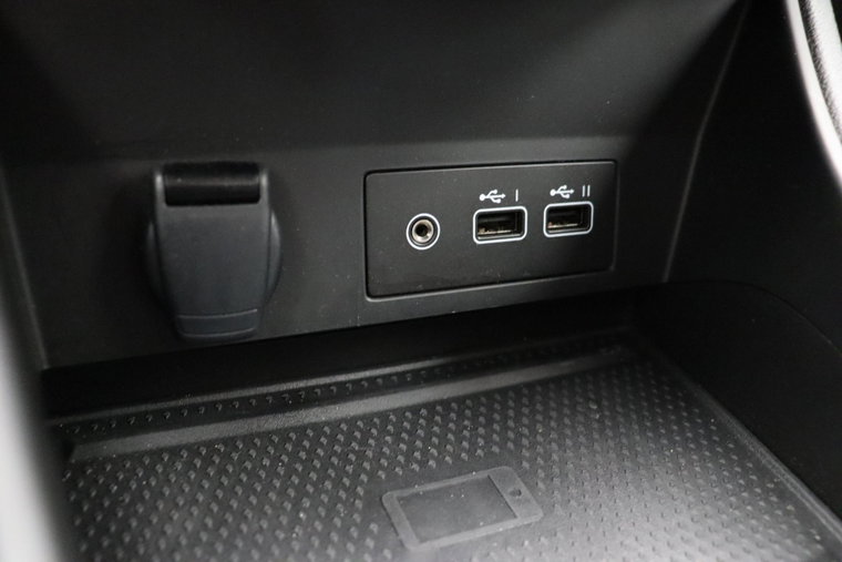 Vehicle Image 16