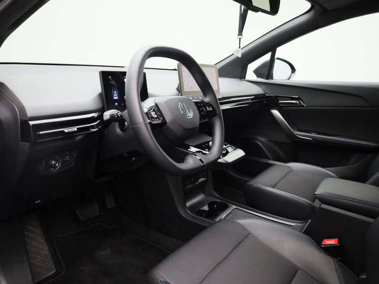 Vehicle Image 25