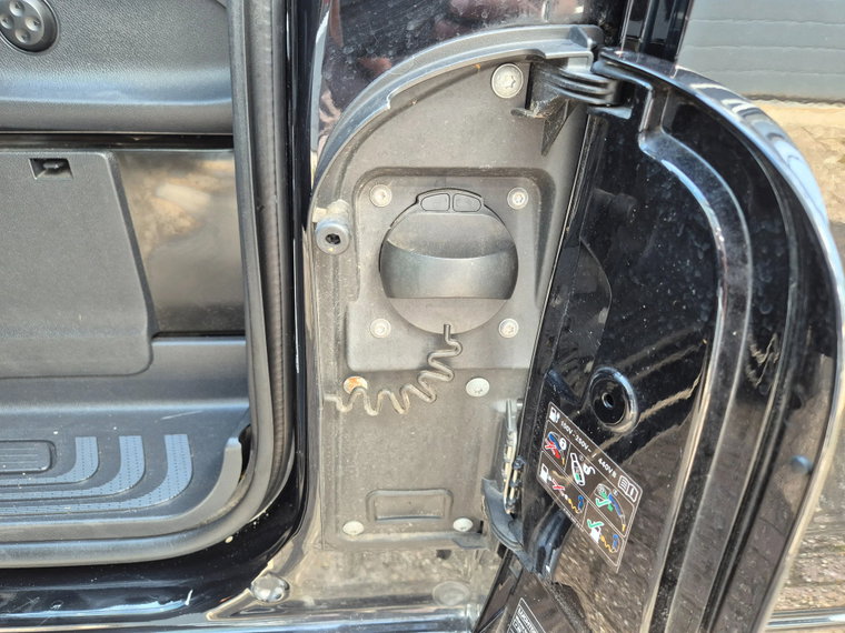 Vehicle Image 25