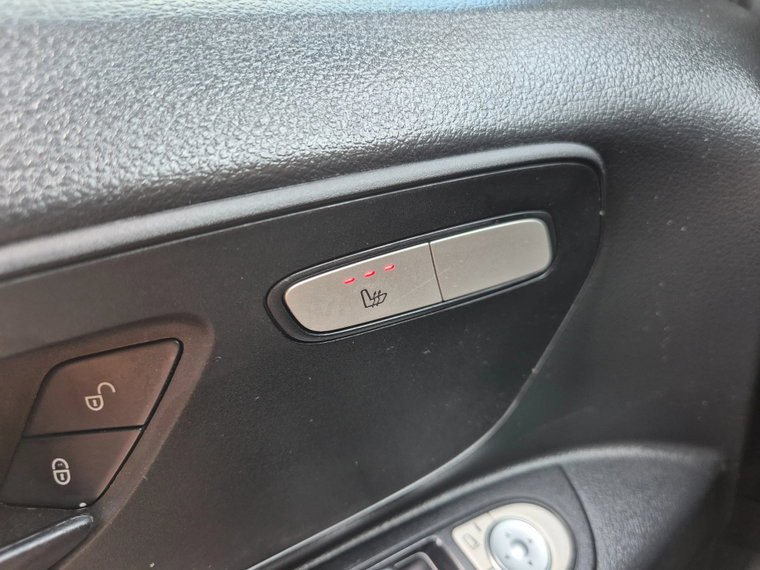 Vehicle Image 28