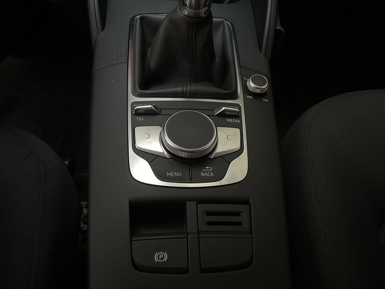 Vehicle Image 23