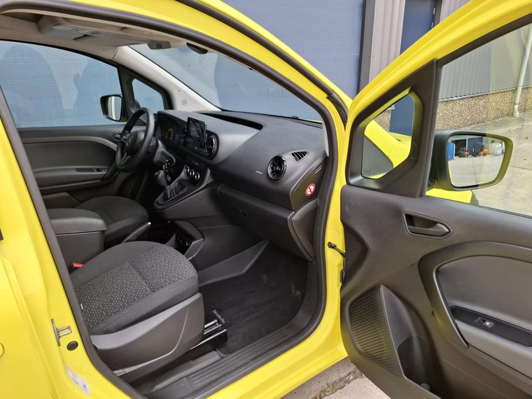 Vehicle Image 27