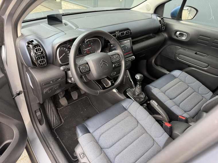 Vehicle Image 23