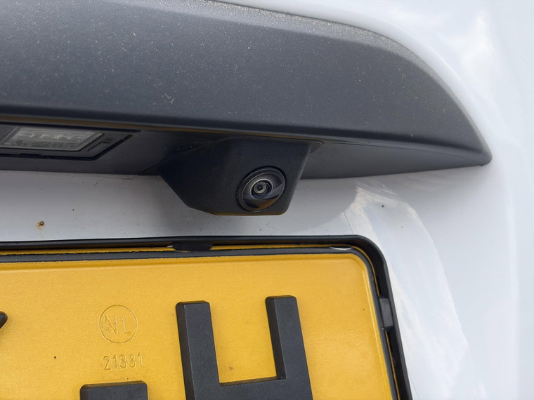 Vehicle Image 25